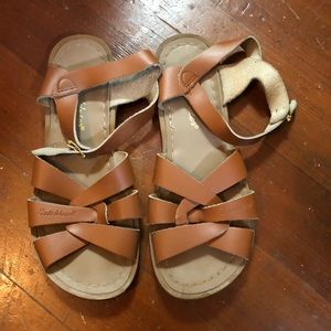 Saltwater Sandals / Brown / Size 5 (fit like a W7)